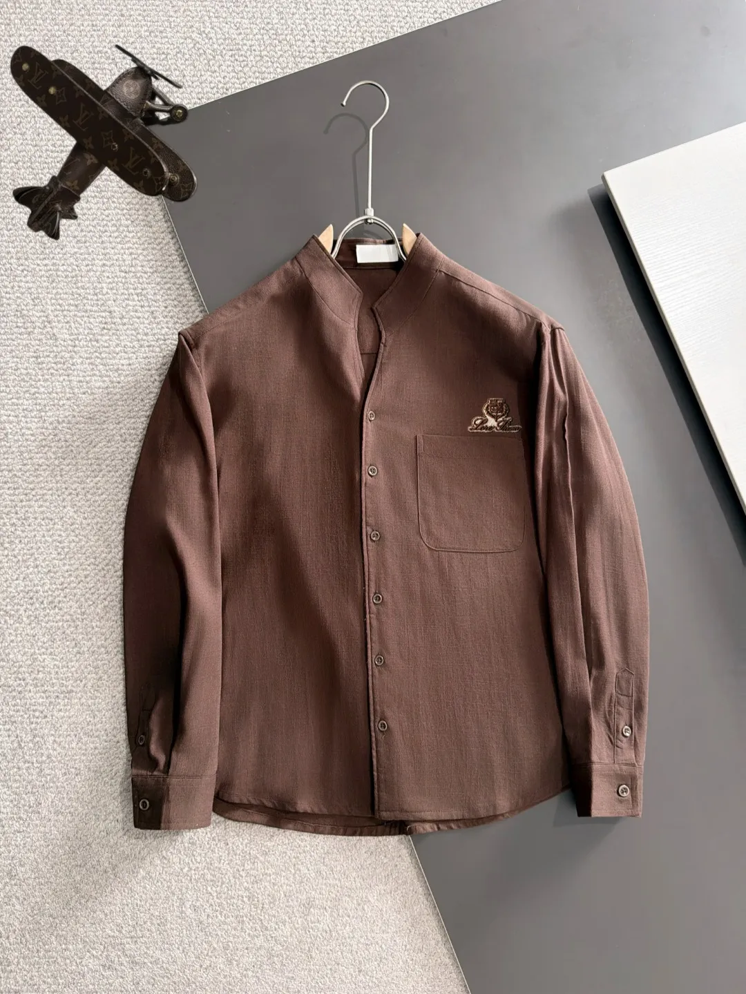 Next day shipment LP High Quality 2026 Autumn and Winter New Arrival Linen Shirt Set Made of one-on-one combed cotton yarn knitted linen fabrics, no pressure when entering and exiting the counter Exclusive control of raw materials It feels substantial when weighed, and the upper body is more textured than ordinary T-shirts. This texture can handle the weather easily and is suitable for both hot and cold conditions! Loose fit design, looks noble. The only correct version is available Size: M to XXXL